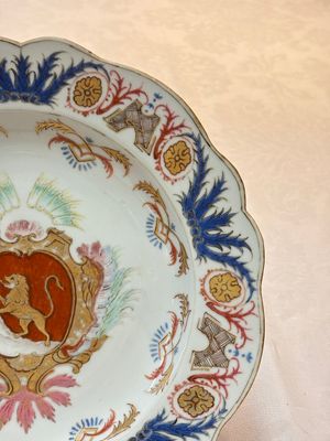 A rare set of four Chinese famille rose armorial dishes with the arms of Orry for the French market, Yongzheng, ca. 1730 — photo 3