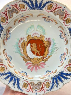A rare set of four Chinese famille rose armorial dishes with the arms of Orry for the French market, Yongzheng, ca. 1730 — photo 6