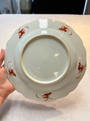 A rare set of four Chinese famille rose armorial dishes with the arms of Orry for the French market, Yongzheng, ca. 1730 — photo 7