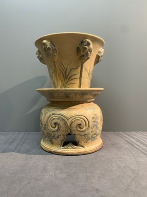 A rare Vietnamese or Annamese reticulated blue and white lotus vessel, 15/16th C. — photo 1