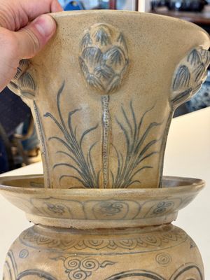 A rare Vietnamese or Annamese reticulated blue and white lotus vessel, 15/16th C. — photo 12
