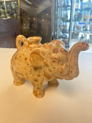 A rare Vietnamese polychrome painted stoneware elephant shaped jug, Lê dynasty, 16th C. — photo 1