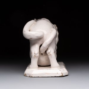 A rare white-glazed Delftware group of two fighting felines, early 18th C. — foto 4