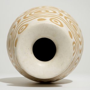 A rare white slip glazed stoneware vase, Charles Catteau for Boch Frères Keramis, ca. 1923 — photo 5