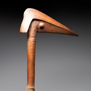 A rare wooden 'Porowa Ra Maru' or 'bird-head' club, Kanak peoples, New Caledonia, 19th C. — photo 3