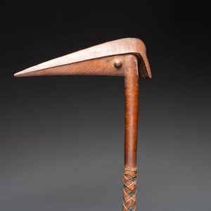 A rare wooden 'Porowa Ra Maru' or 'bird-head' club, Kanak peoples, New Caledonia, 19th C. — photo 4