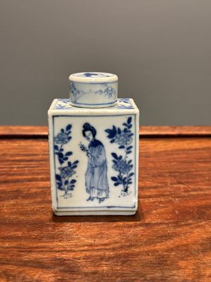 A rectangular Chinese blue and white 'Long Eliza' tea caddy and cover, Kangxi — photo 1