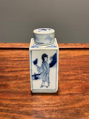 A rectangular Chinese blue and white 'Long Eliza' tea caddy and cover, Kangxi — photo 2