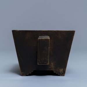 A rectangular Chinese bronze censer, Qianlong mark, 19th C. — 照片 5