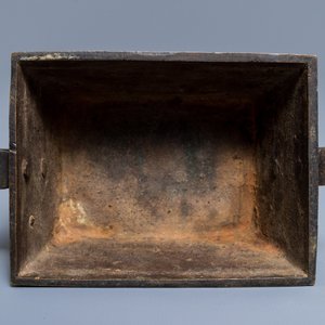 A rectangular Chinese bronze censer, Qianlong mark, 19th C. — 照片 6