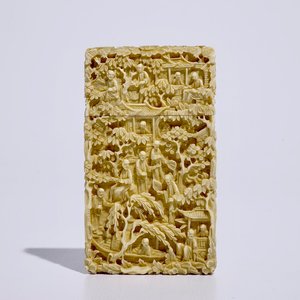 A rectangular Chinese carved ivory card holder, Canton, 19th C. — photo 1