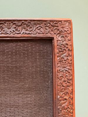 A rectangular Chinese carved red lacquer 'dragon' table screen, later wooden stand, Qianlong — photo 19