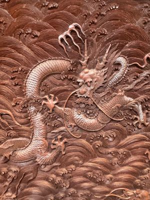 A rectangular Chinese carved red lacquer 'dragon' table screen, later wooden stand, Qianlong — photo 3