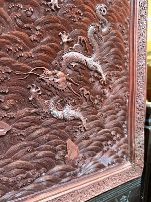 A rectangular Chinese carved red lacquer 'dragon' table screen, later wooden stand, Qianlong — photo 8
