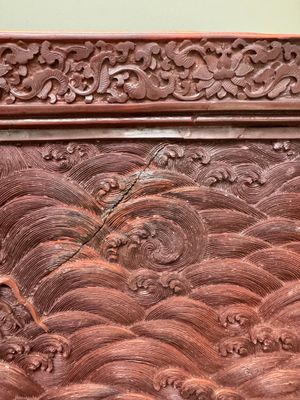 A rectangular Chinese carved red lacquer 'dragon' table screen, later wooden stand, Qianlong — photo 10