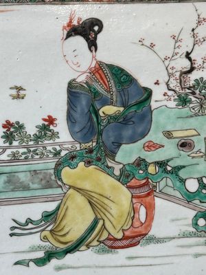 A rectangular Chinese famille verte plaque in a wooden faux bamboo frame, Kangxi — 照片 2
