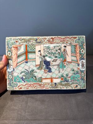 A rectangular Chinese famille verte tile with two-sided design, Kangxi — 照片 1