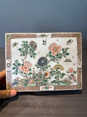 A rectangular Chinese famille verte tile with two-sided design, Kangxi — 照片 12