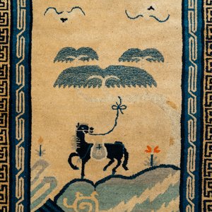 A rectangular Chinese hand-knotted wool carpet, 19/20th C. — photo 3