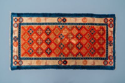 A rectangular Chinese hand-knotted wool carpet, 19/20th C.