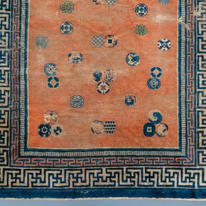 A rectangular Chinese hand-knotted wool carpet with brocade balls, 19th C. — photo 3