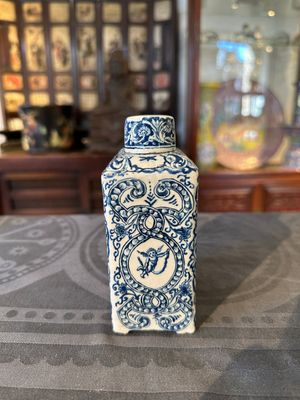 A rectangular Dutch Delft blue and white teacaddy and cover, 18th C. — photo 6