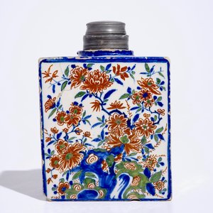 A rectangular Dutch Delft cashmire palette tea caddy with pewter lid, ca. 1700 — photo 2
