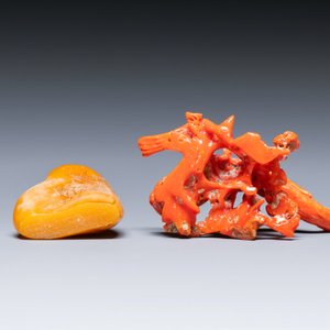 A red coral carving of birds, a yellow stone carving of a landscape and an incense holder, China, 19/20th C. — photo 6