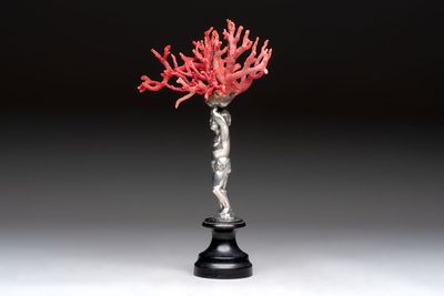 A red coral mounted silver figure, possibly Germany, 19th C. — 照片 2