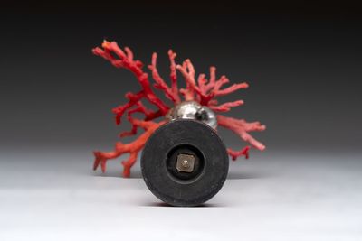 A red coral mounted silver figure, possibly Germany, 19th C. — 照片 7