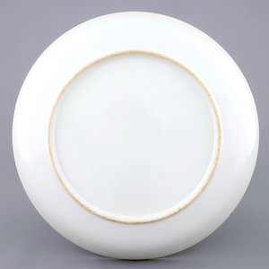 A refined famille rose dish with floral design, Yongzheng, 1723-1735 — photo 2