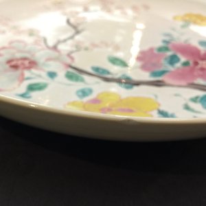 A refined famille rose dish with floral design, Yongzheng, 1723-1735 — photo 4