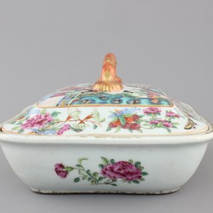 A refined rounded rectangular Canton famille rose tureen and cover, ca. 1860 — photo 3