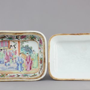 A refined rounded rectangular Canton famille rose tureen and cover, ca. 1860 — photo 6