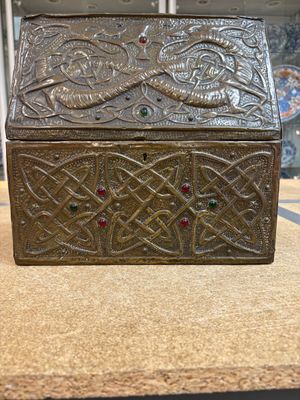 A repoussé copper and cabochon-mounted casket, attributed to Alfred Daguet, France, ca. 1900 — 照片 11