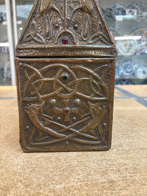 A repoussé copper and cabochon-mounted casket, attributed to Alfred Daguet, France, ca. 1900 — 照片 13