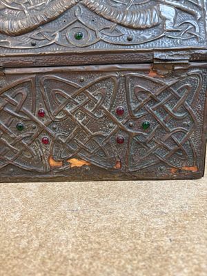 A repoussé copper and cabochon-mounted casket, attributed to Alfred Daguet, France, ca. 1900 — 照片 15