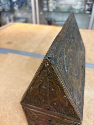 A repoussé copper and cabochon-mounted casket, attributed to Alfred Daguet, France, ca. 1900 — 照片 18