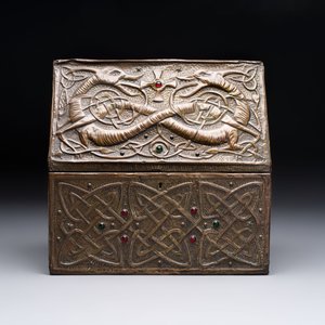 A repoussé copper and cabochon-mounted casket, attributed to Alfred Daguet, France, ca. 1900 — 照片 3