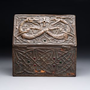 A repoussé copper and cabochon-mounted casket, attributed to Alfred Daguet, France, ca. 1900 — 照片 5