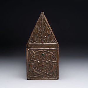 A repoussé copper and cabochon-mounted casket, attributed to Alfred Daguet, France, ca. 1900 — 照片 6