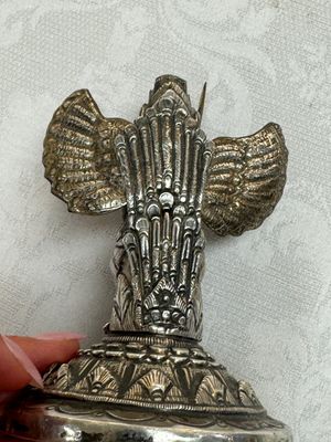 A repoussé silver figure of Garuda, Southeast Asia, 19/20th C. — foto 9