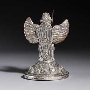 A repoussé silver figure of Garuda, Southeast Asia, 19/20th C. — foto 4