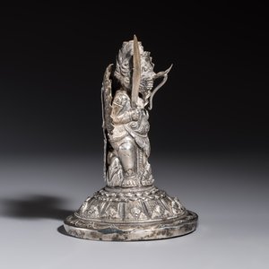 A repoussé silver figure of Garuda, Southeast Asia, 19/20th C. — foto 5