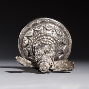A repoussé silver figure of Garuda, Southeast Asia, 19/20th C. — foto 6