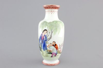 A republic Chinese porcelain famille rose vase, early 20th C.