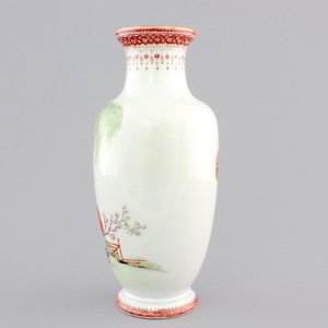 A republic Chinese porcelain famille rose vase, early 20th C. — photo 4