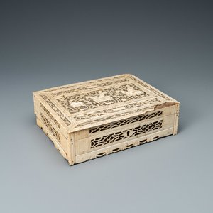 A reticulated bone and wood hunting scene box, Arkhangelsk, Kholmogory, Russia, 18th C. — photo 1