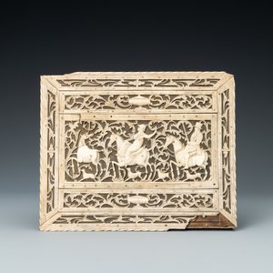 A reticulated bone and wood hunting scene box, Arkhangelsk, Kholmogory, Russia, 18th C. — photo 4