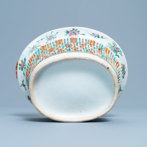 A reticulated Chinese Canton famille rose basket on stand, 19th C. — 照片 10